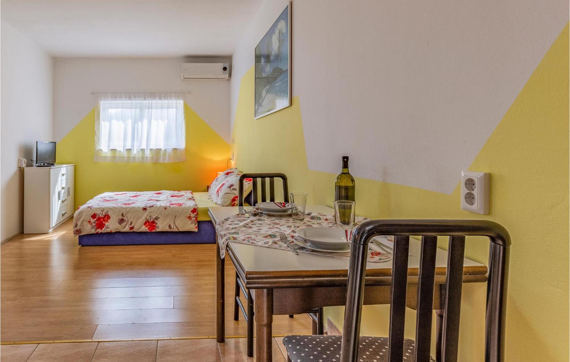 In With Kitchen * Pula